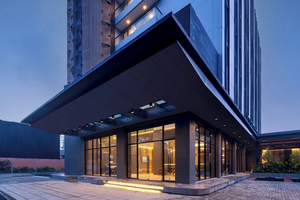 Hotel Neo Kota Baru Parahyangan 11/88
