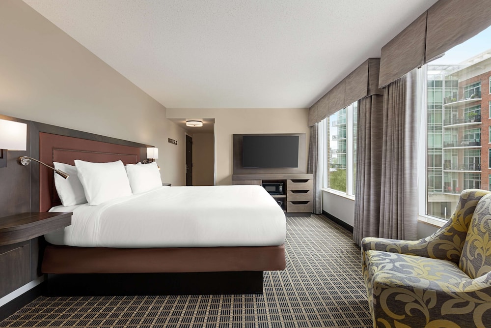 Hampton Inn & Suites Greenville Downtown RiverPlace 13/52