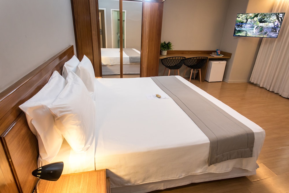 DELUXE, DOUBLE BED