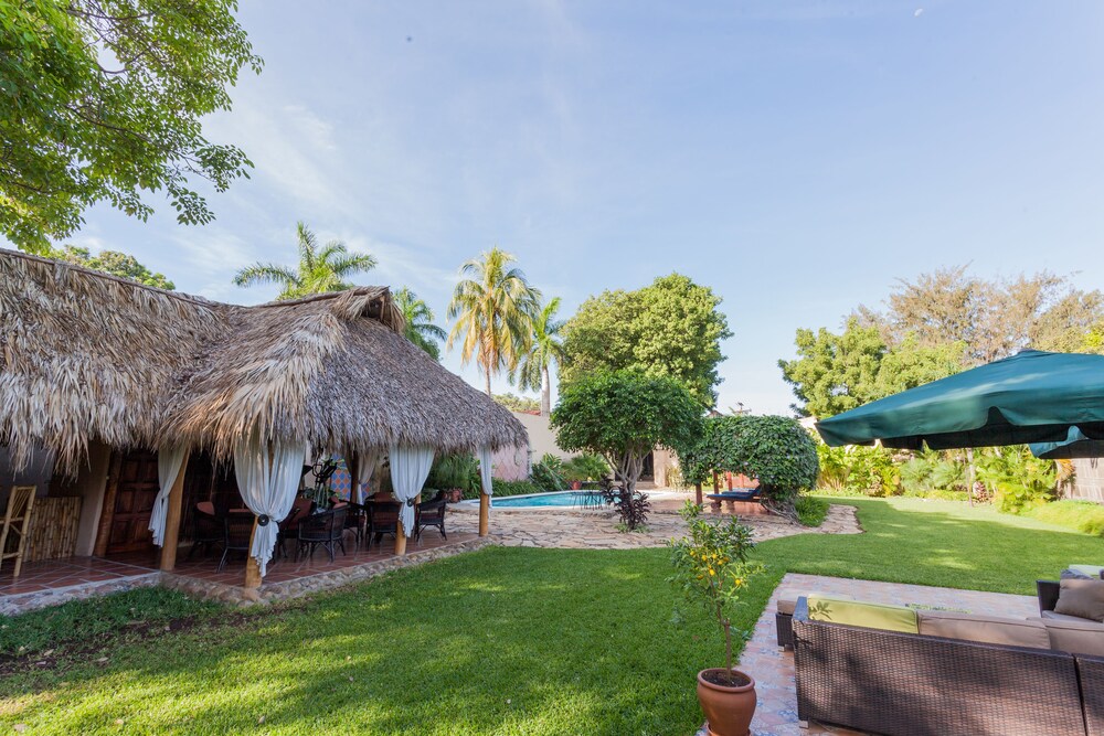 Hotel Los Robles 59/62