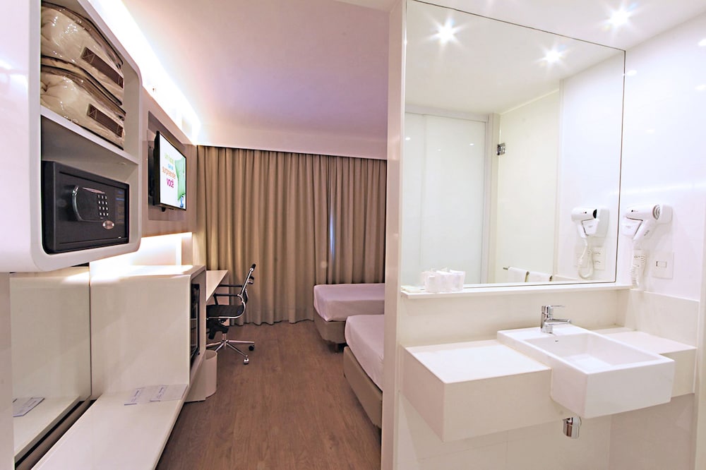 Ibis Styles Brasilia Aeroporto Hotel (ex Base Concept Hotel) 11/69