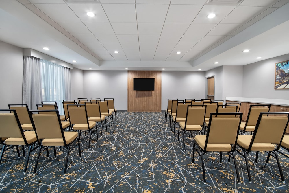 Hampton Inn & Suites by Hilton Irving DFW Airport North 40/56