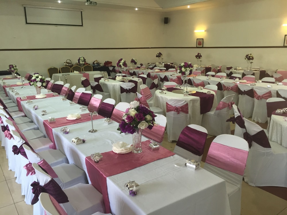 Riverside Hotel and Conference Centre 37/50