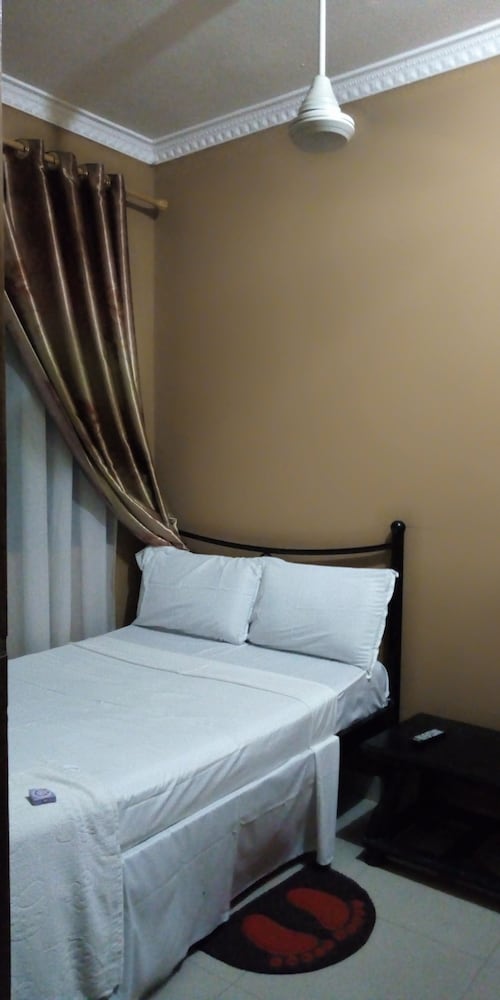 ROOM, SINGLE, PRIVATE BATHROOM