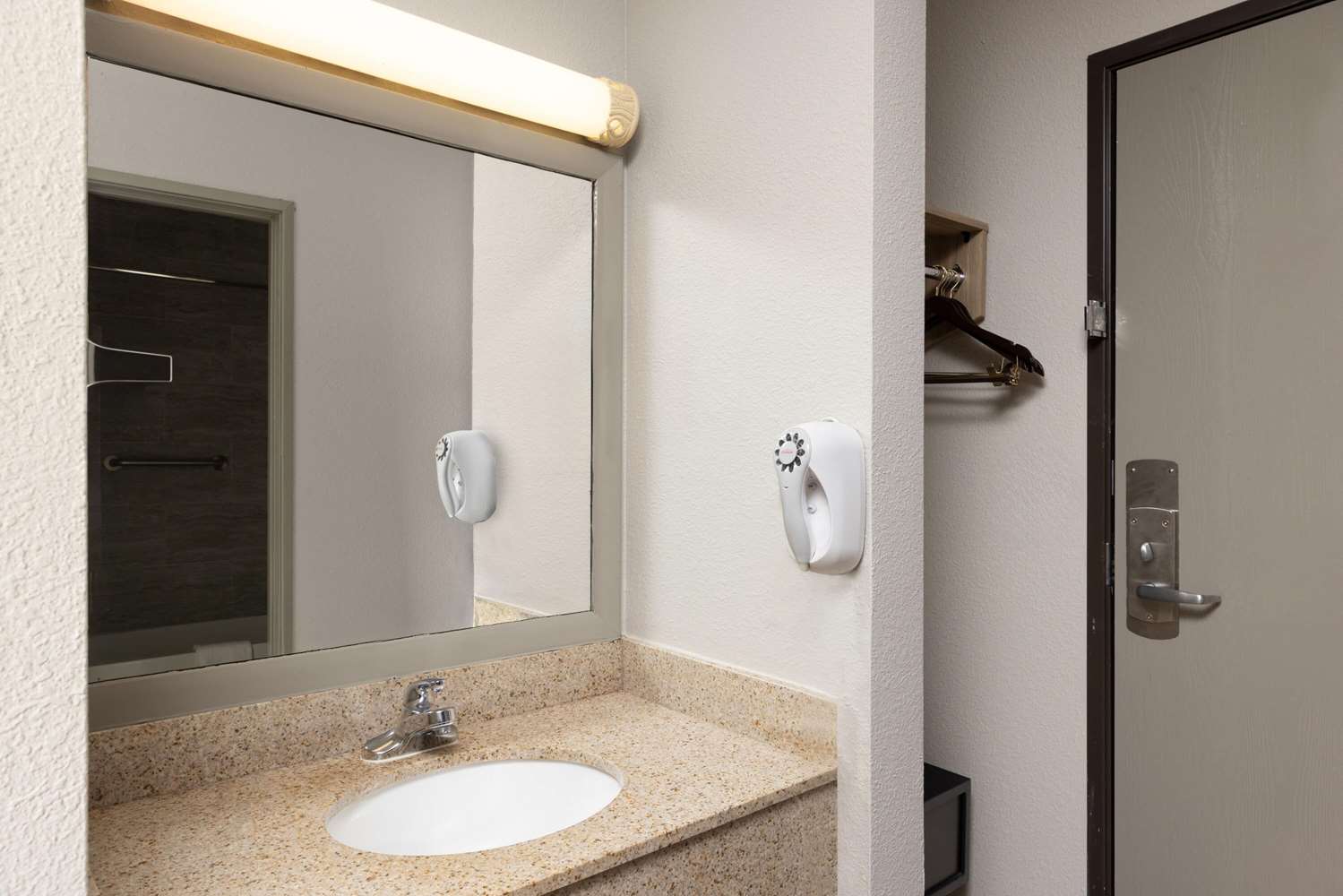 Days Inn By Wyndham Carthage 28/29