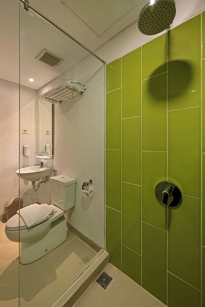 Whiz Hotel Sudirman Pekanbaru 35/36