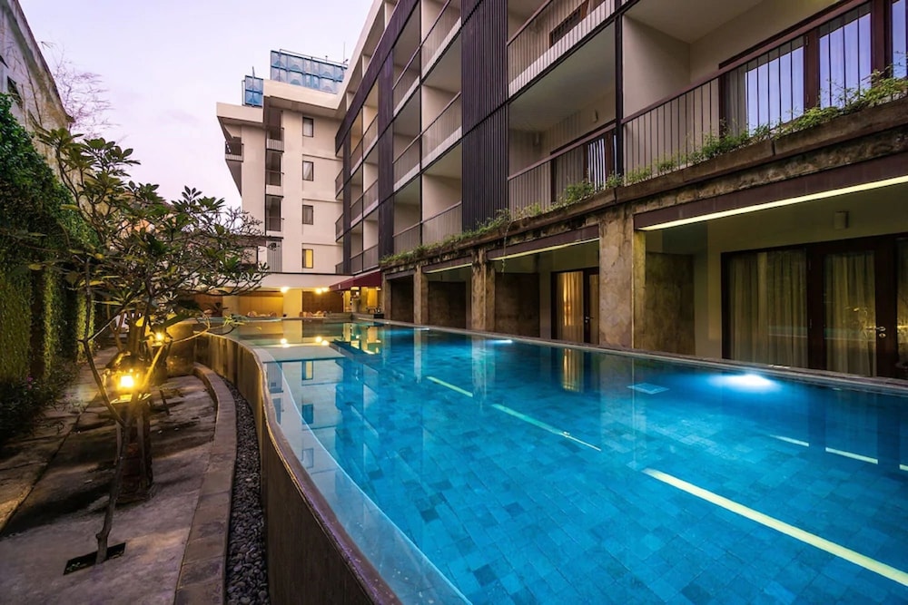 Quest Hotel Kuta 32/35