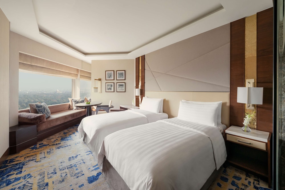 DELUXE, TWIN BEDS