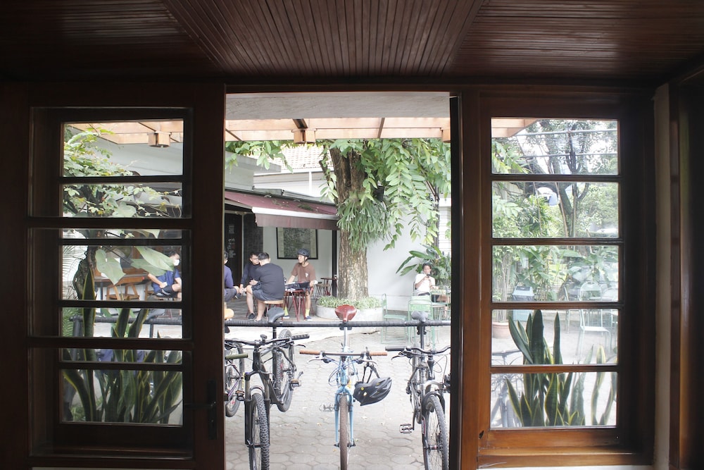 Hotel Bumi Asih 32/64