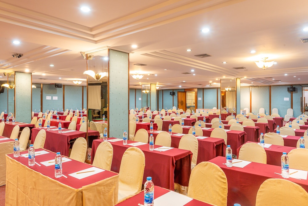 Nonthaburi Palace Hotel 61/66