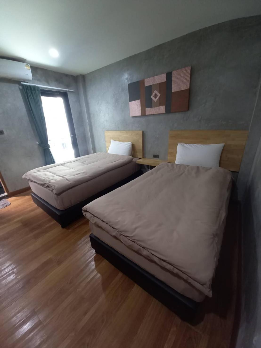 Raw Hostel 18/90