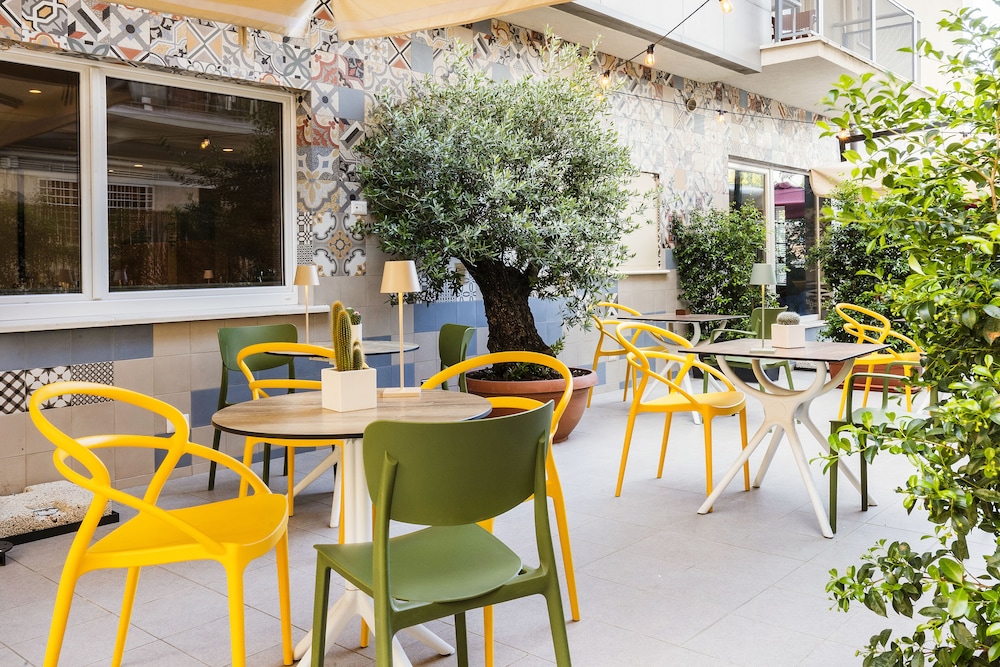 Adesso Hotel 42/50