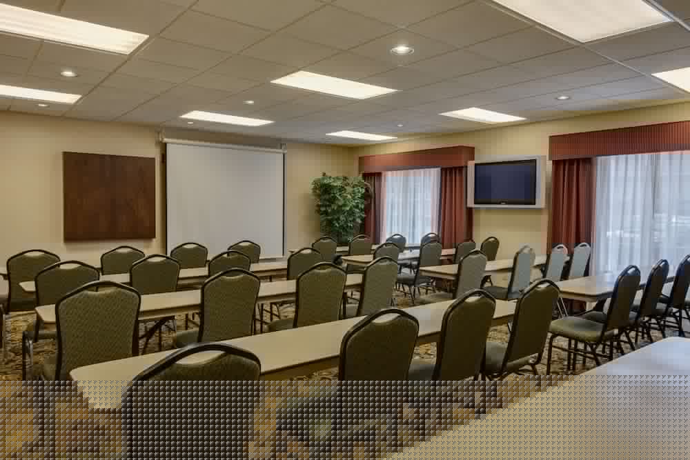 Country Inn and Suites By Radisson Charleston South WV 32/46