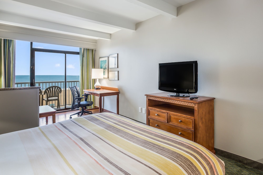 Country Inn & Suites by Radisson, Virginia Beach (Oceanfront) 30/35