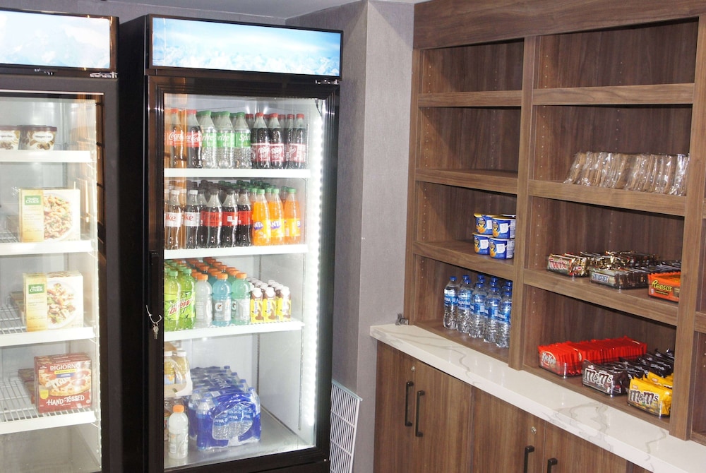 La Quinta Inn & Suites by Wyndham Manchester / Arnold AFB 14/42