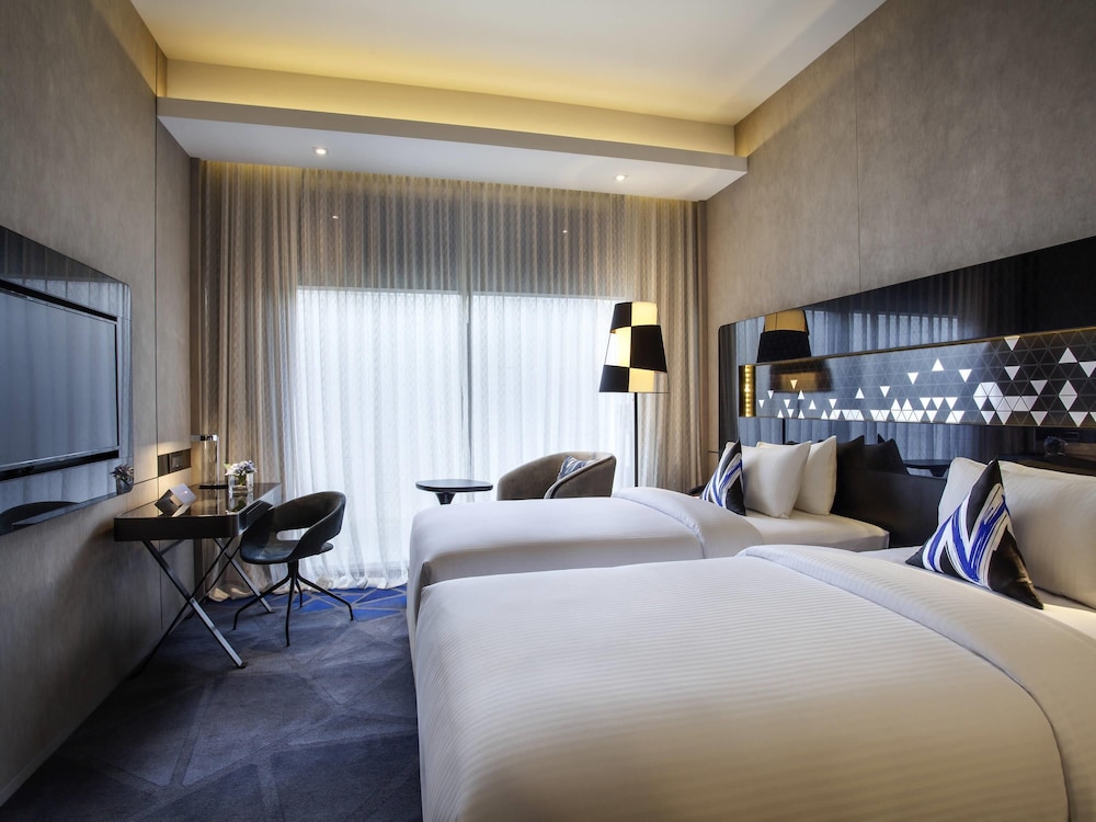 NOVOTEL SINGAPORE ON STEVENS 23/73