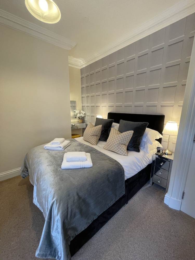 Wheatlands Lodge Bed Breakfast 12/65