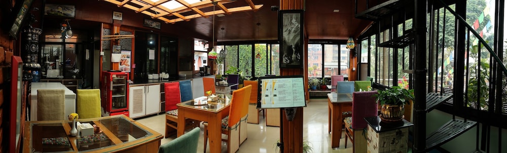 Shangri-La Boutique Hotel 32/50