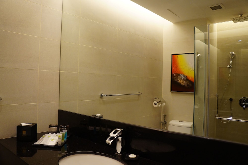 Greens Hotel And Suites 59/65