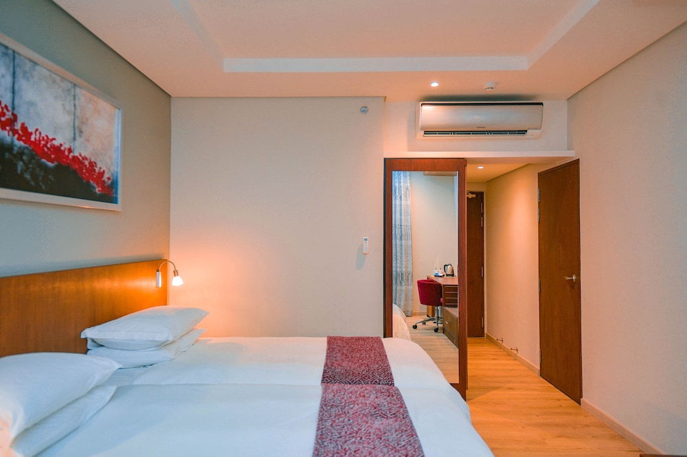 Crowne Plaza Dar Es Salaam 14/74