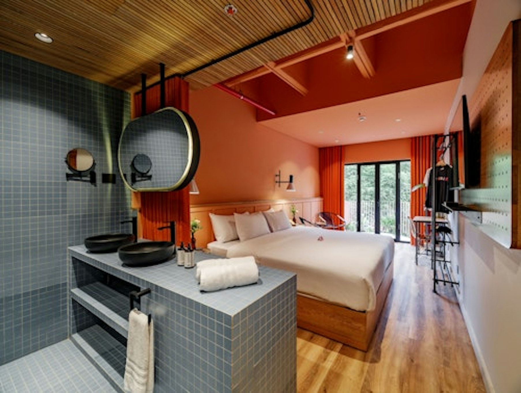 SUPERIOR, 2 QUEEN BEDS, BALCONY