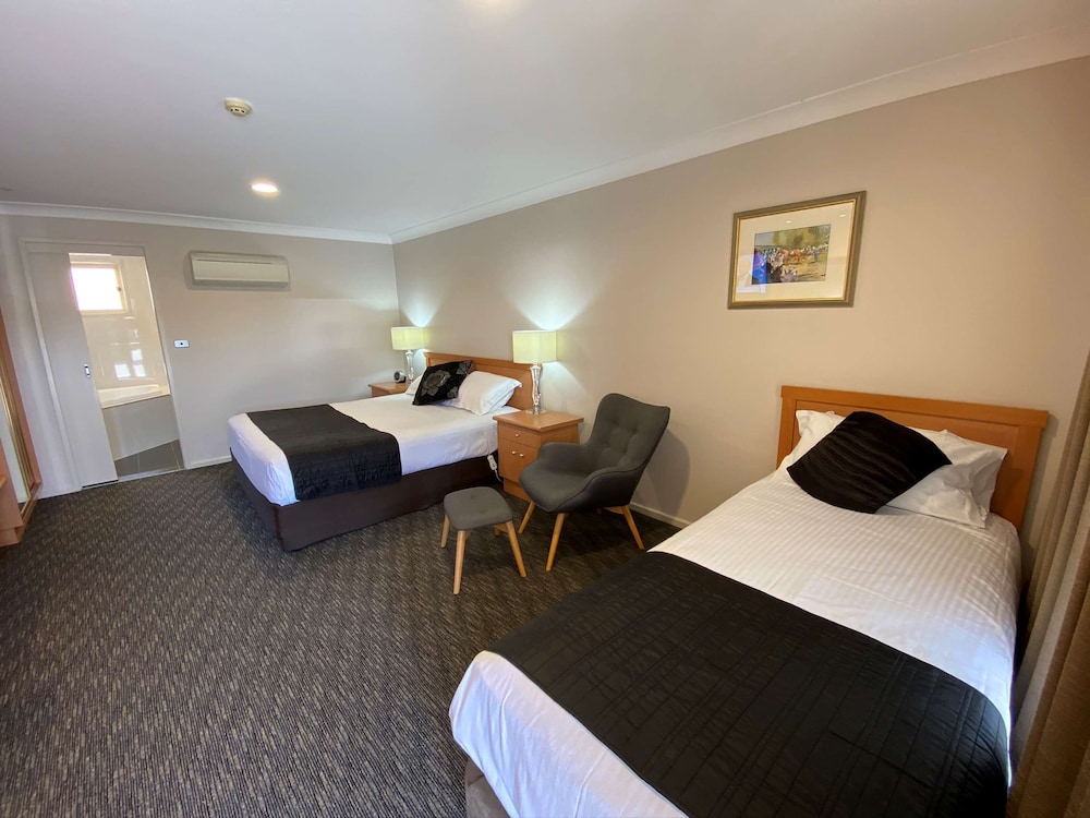 Best Western Plus All Settlers Motor Inn 17/34