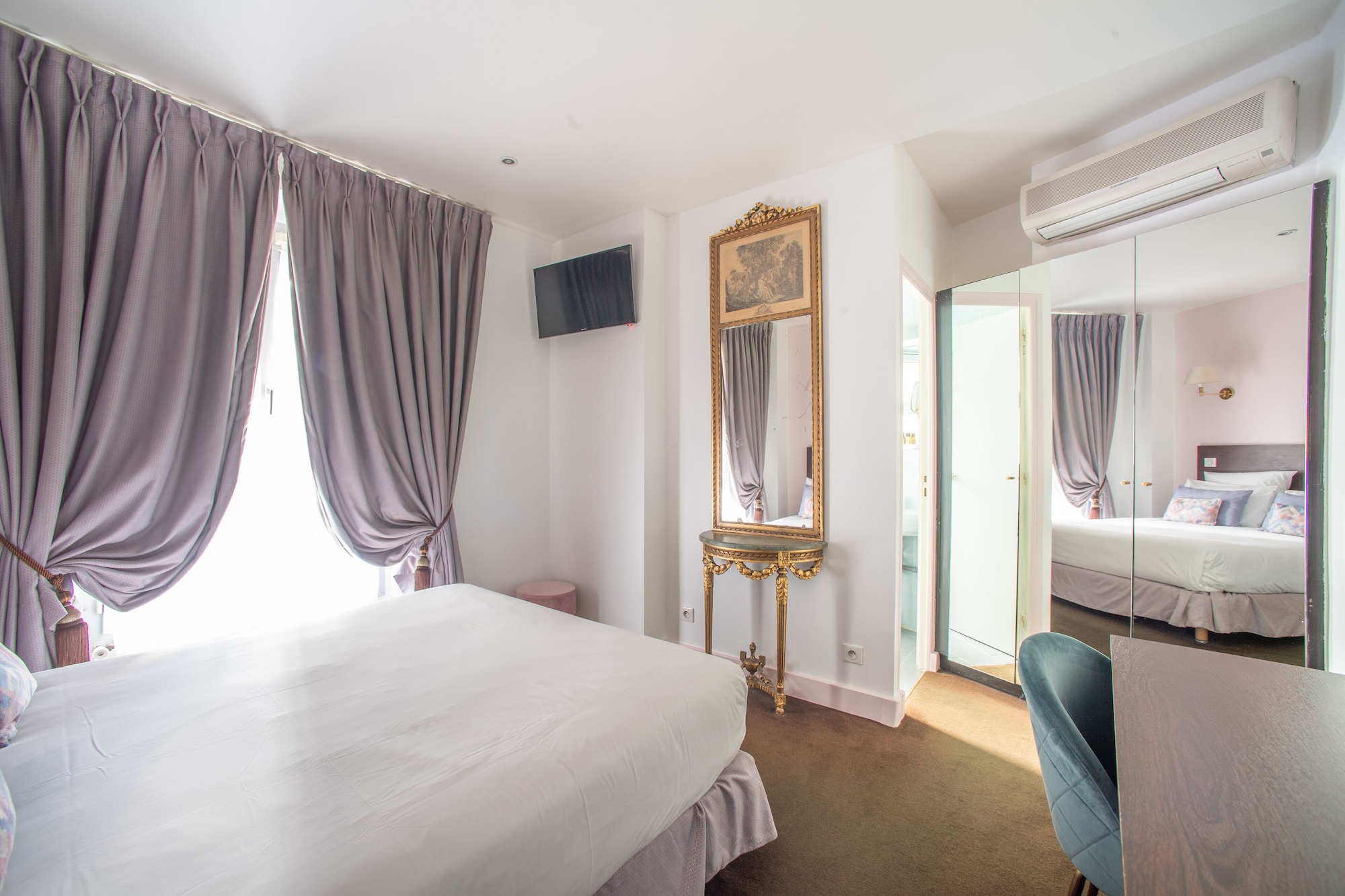 COMFORT, DOUBLE BED, BATHTUB