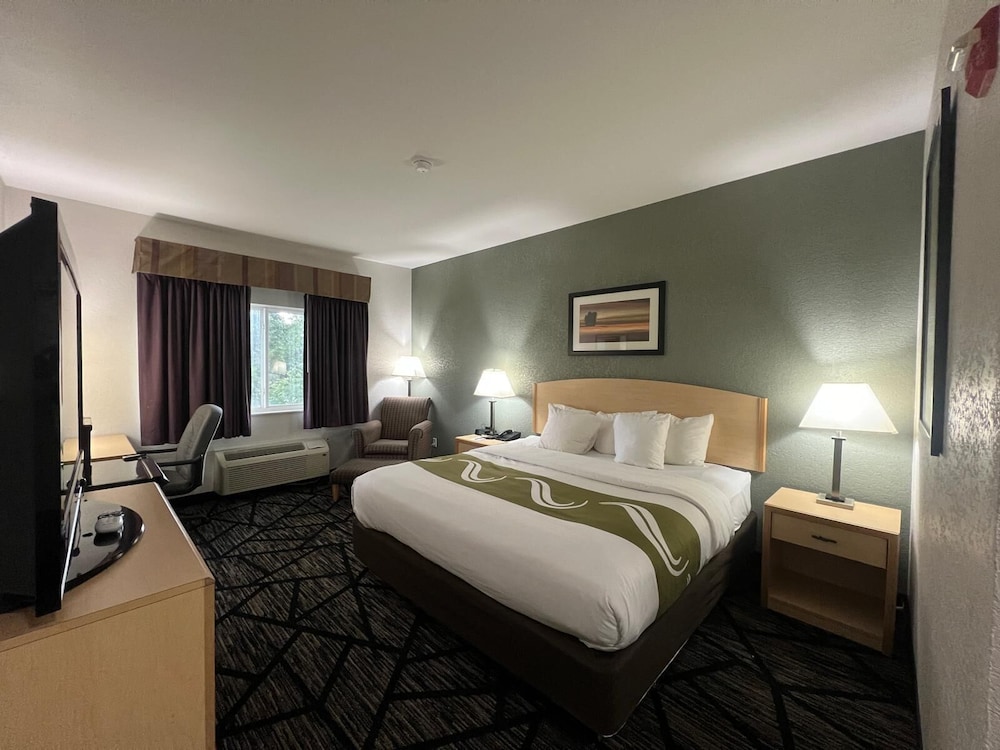 Standard, King Bed, Accessible, Quality Inn & Suites Loveland 5/10