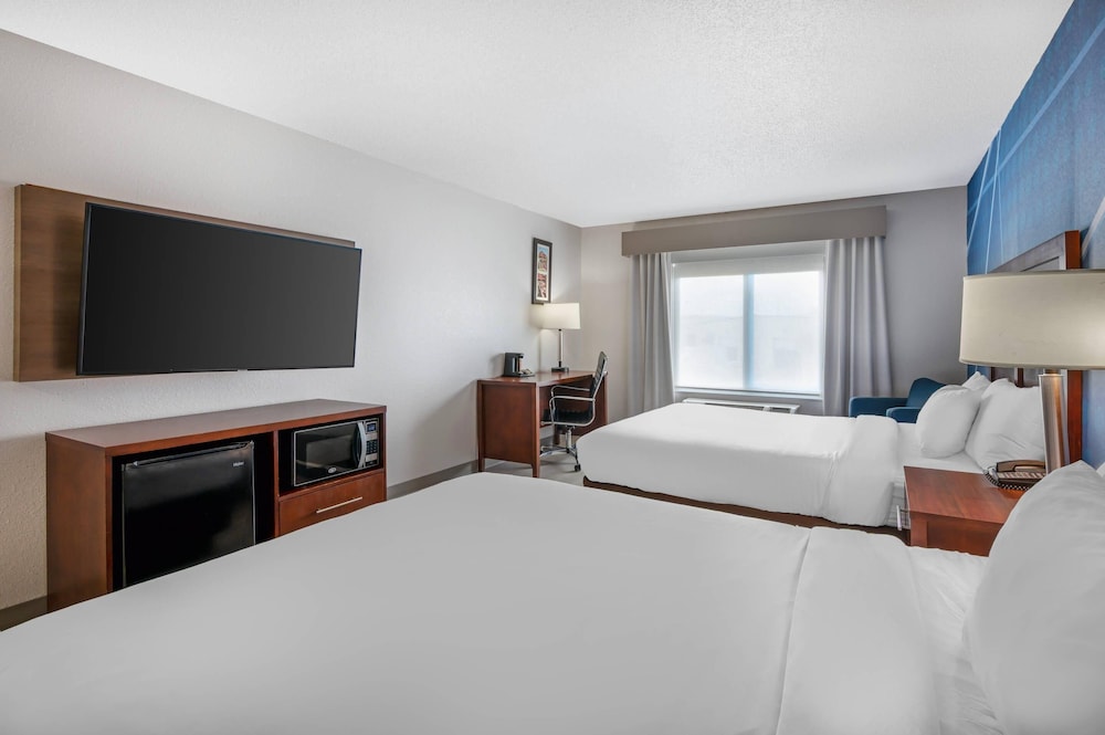 غرفة بسريرين كوين لذوي الإعاقة، Comfort Inn Goshen, IN 2/6