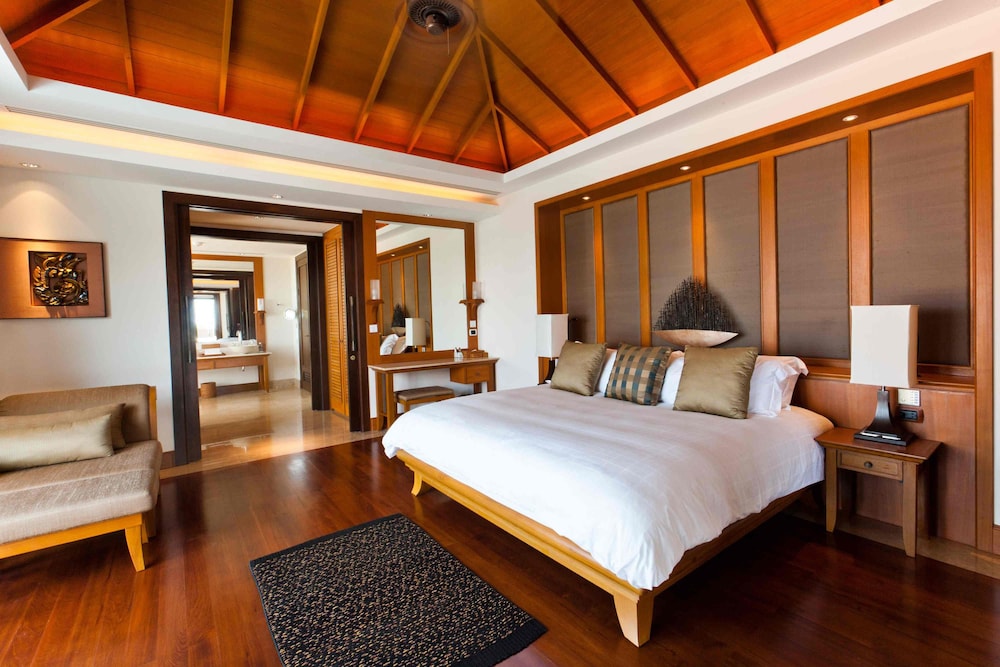 4 BEDROOMS, RESIDENCE, OCEAN FRONT