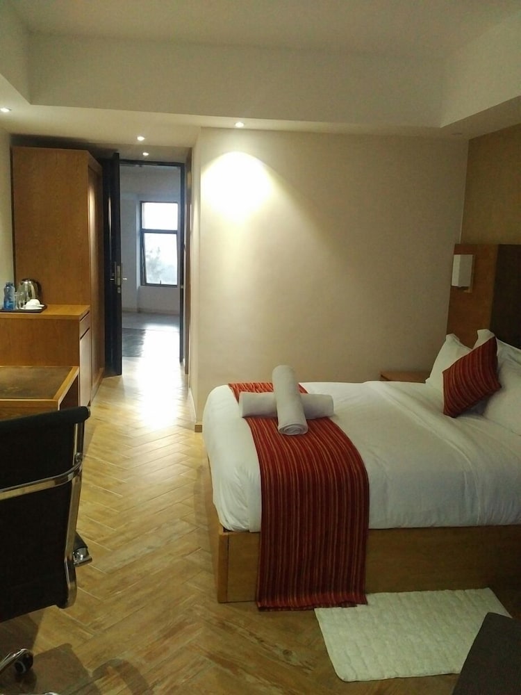 The Alps Hotel 10/36