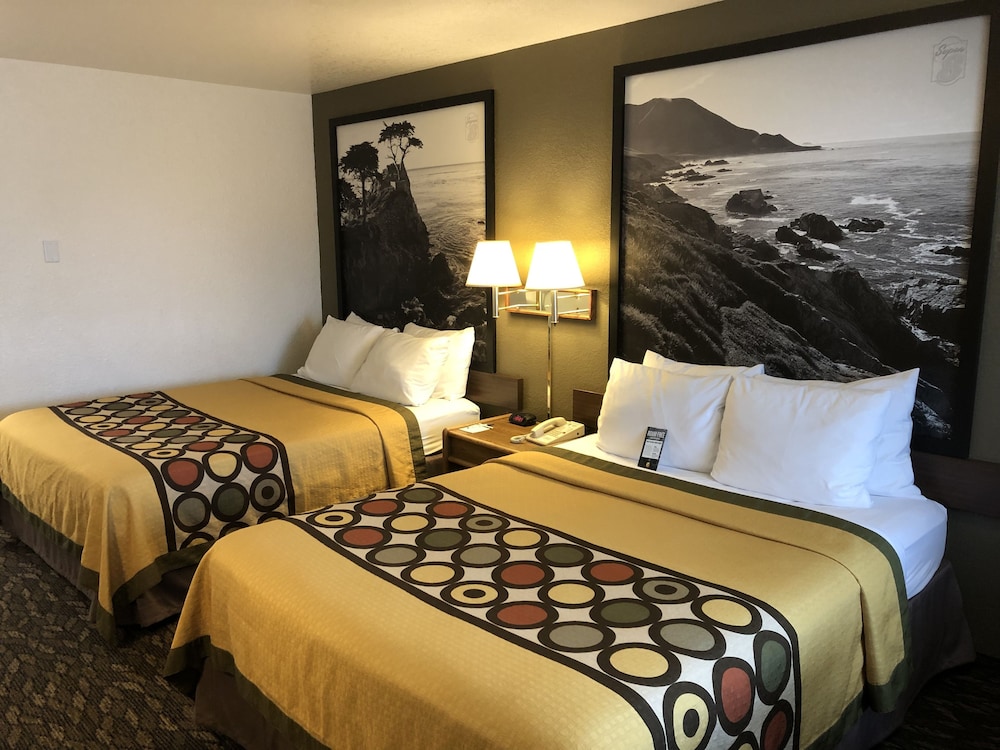 غرفة قياسية بسريرين كوين، Super 8 by Wyndham Fort Bragg 8/10