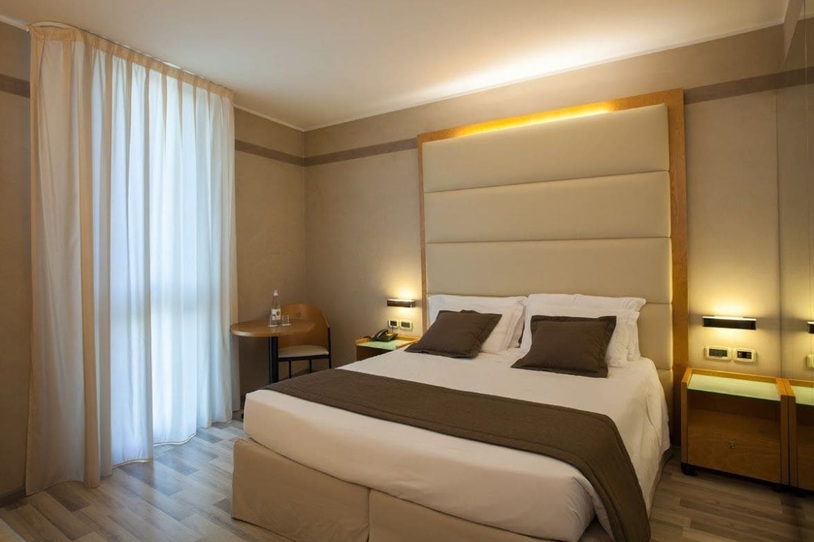 PREMIER, DOUBLE OR TWIN BED