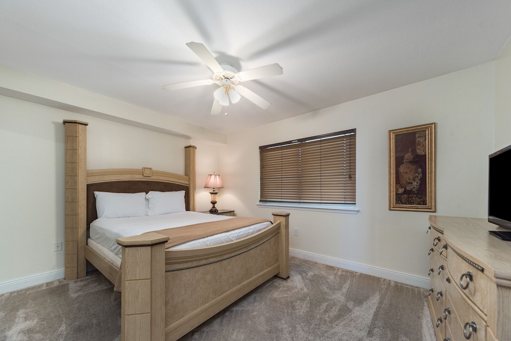 236 Emerald Beach Resort 58/80