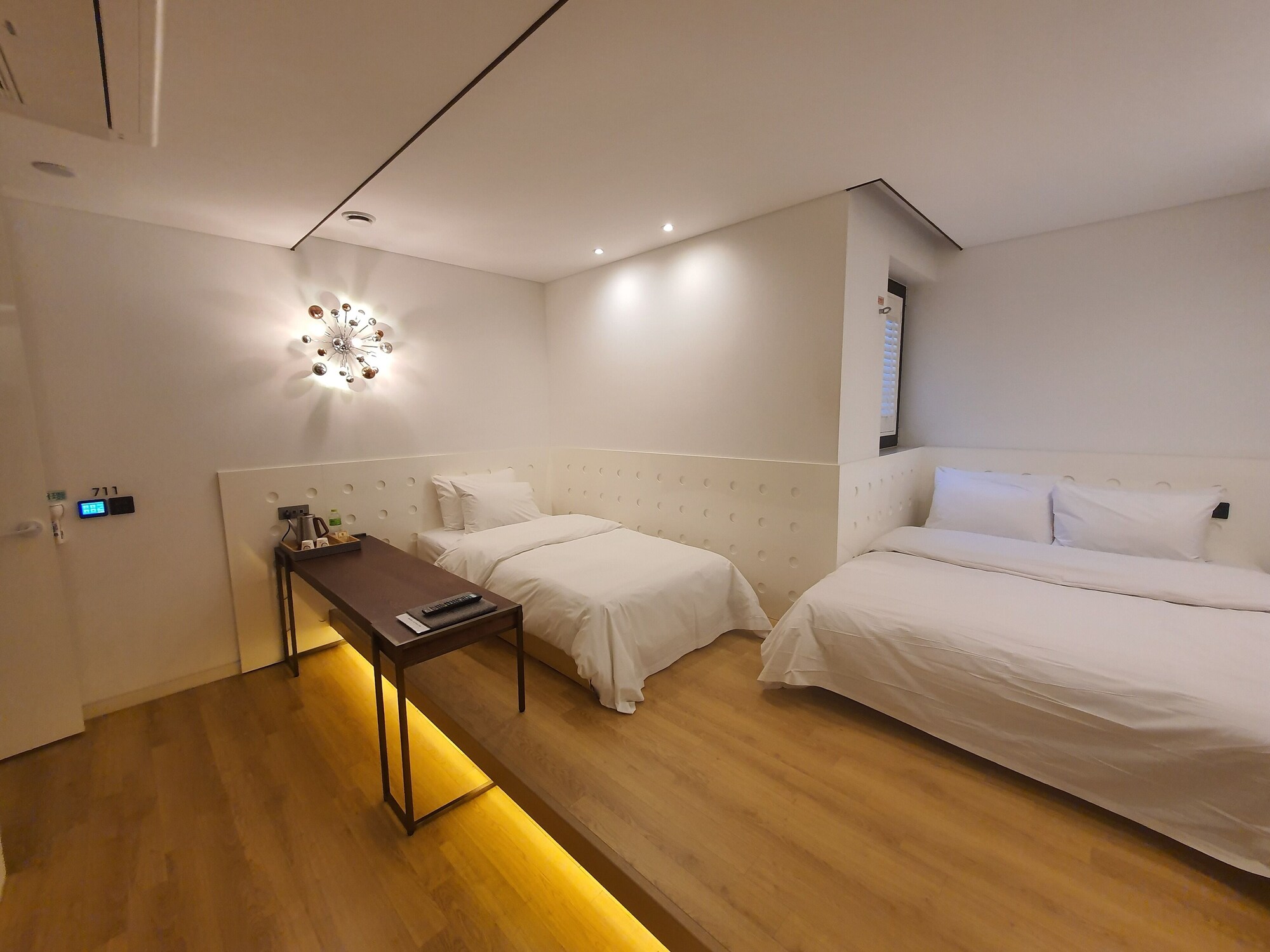 PREMIER, TWIN BEDS