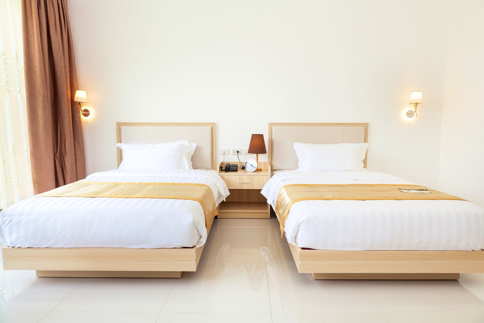 DELUXE, TWIN BEDS
