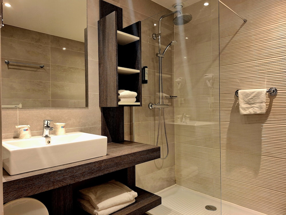 Comfort, City View, The Originals Boutique, Hotel Les Strelitzias, Antibes Juan-Les-Pins 5/6