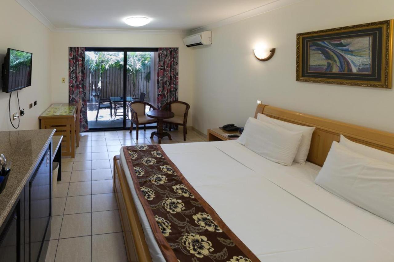 Novena Palms Motel 3/20