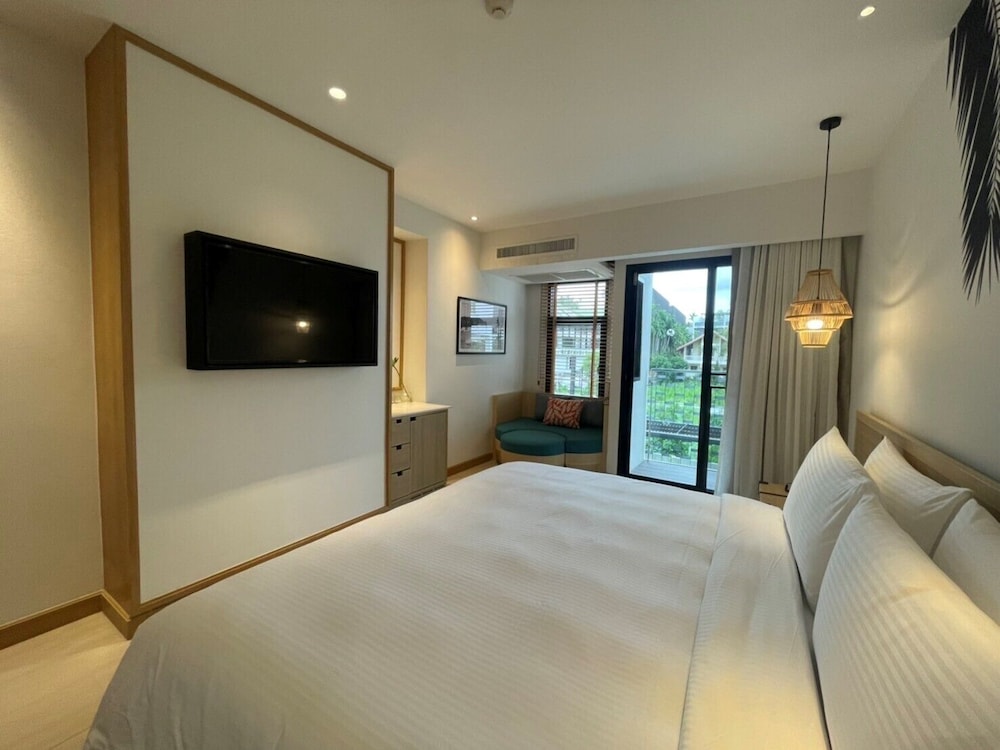 Outrigger Surin Beach Resort 31/74