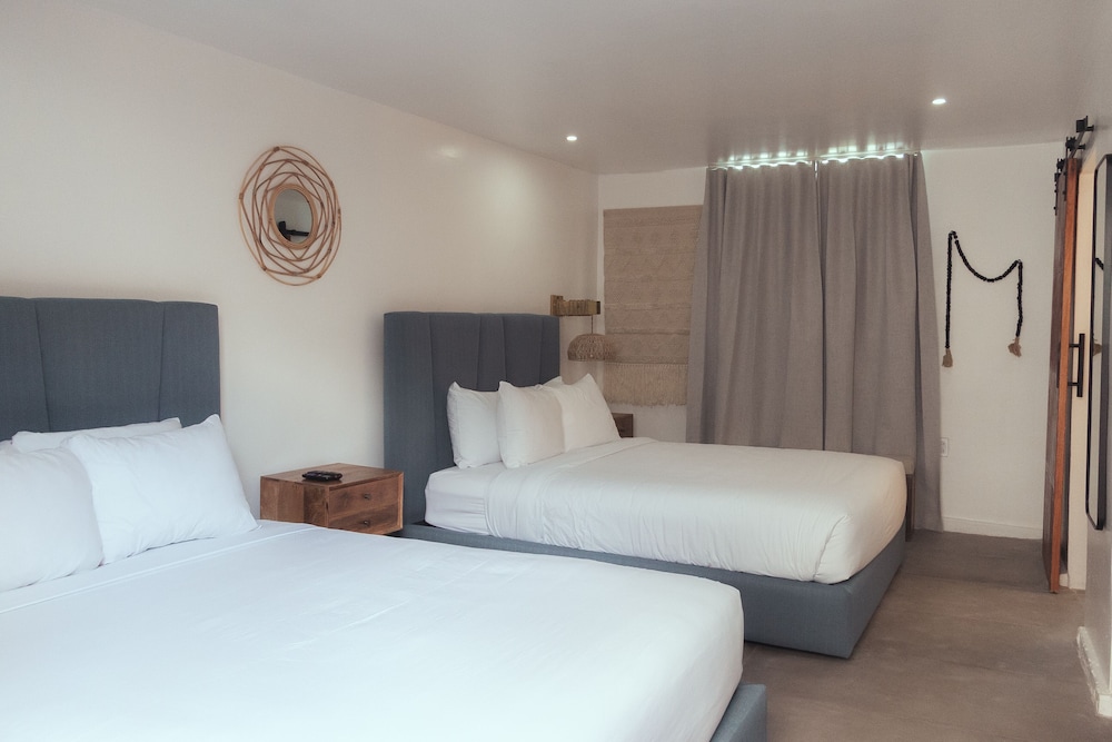 Parguera Plaza Hotel 9/50