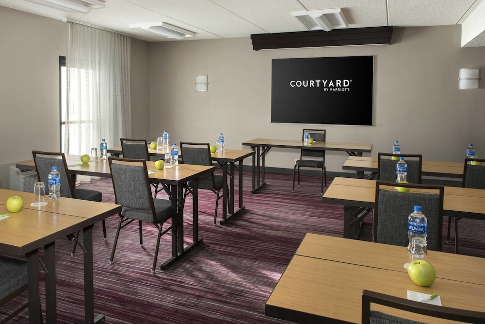 Courtyard By Marriott Poughkeepsie 26/32