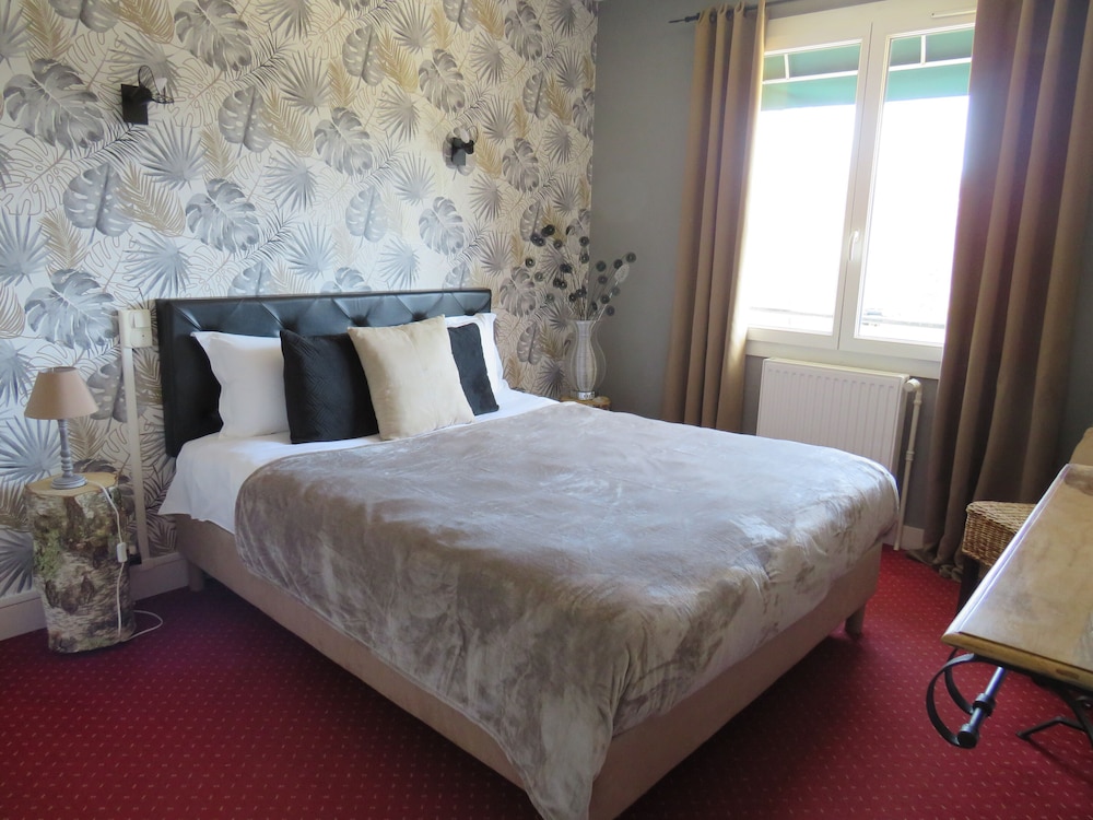 HOTEL LE SAINT CYR 12/41