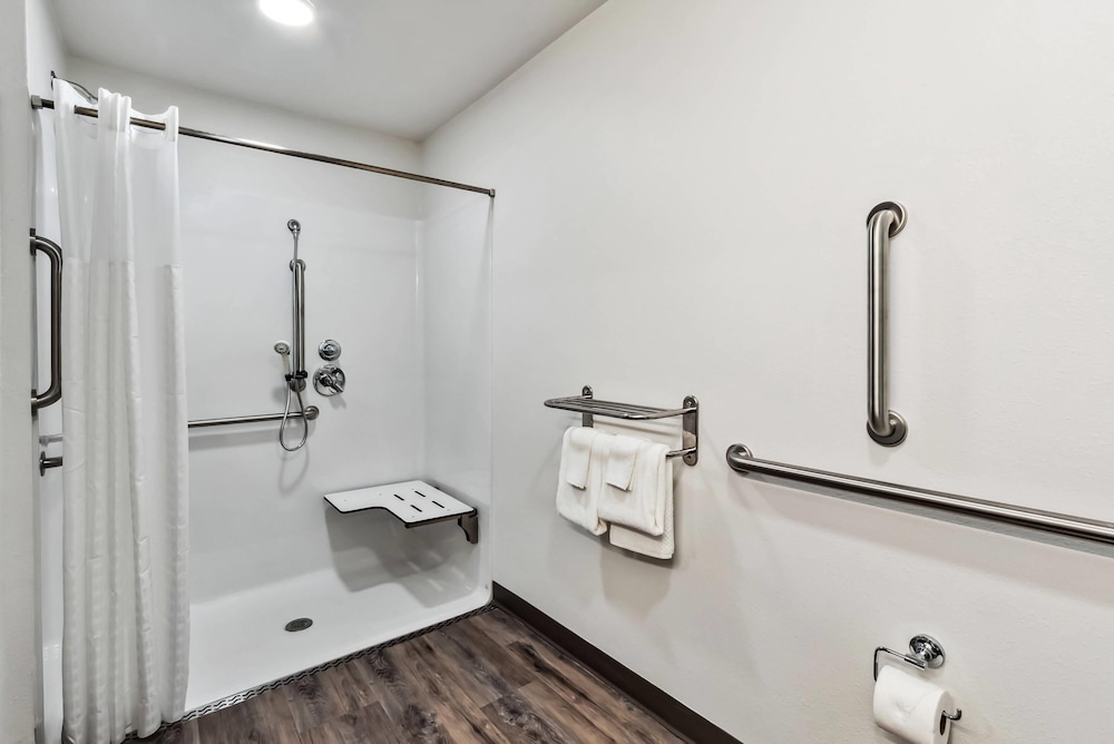 WoodSpring Suites Sumter near Shaw AFB 60/60