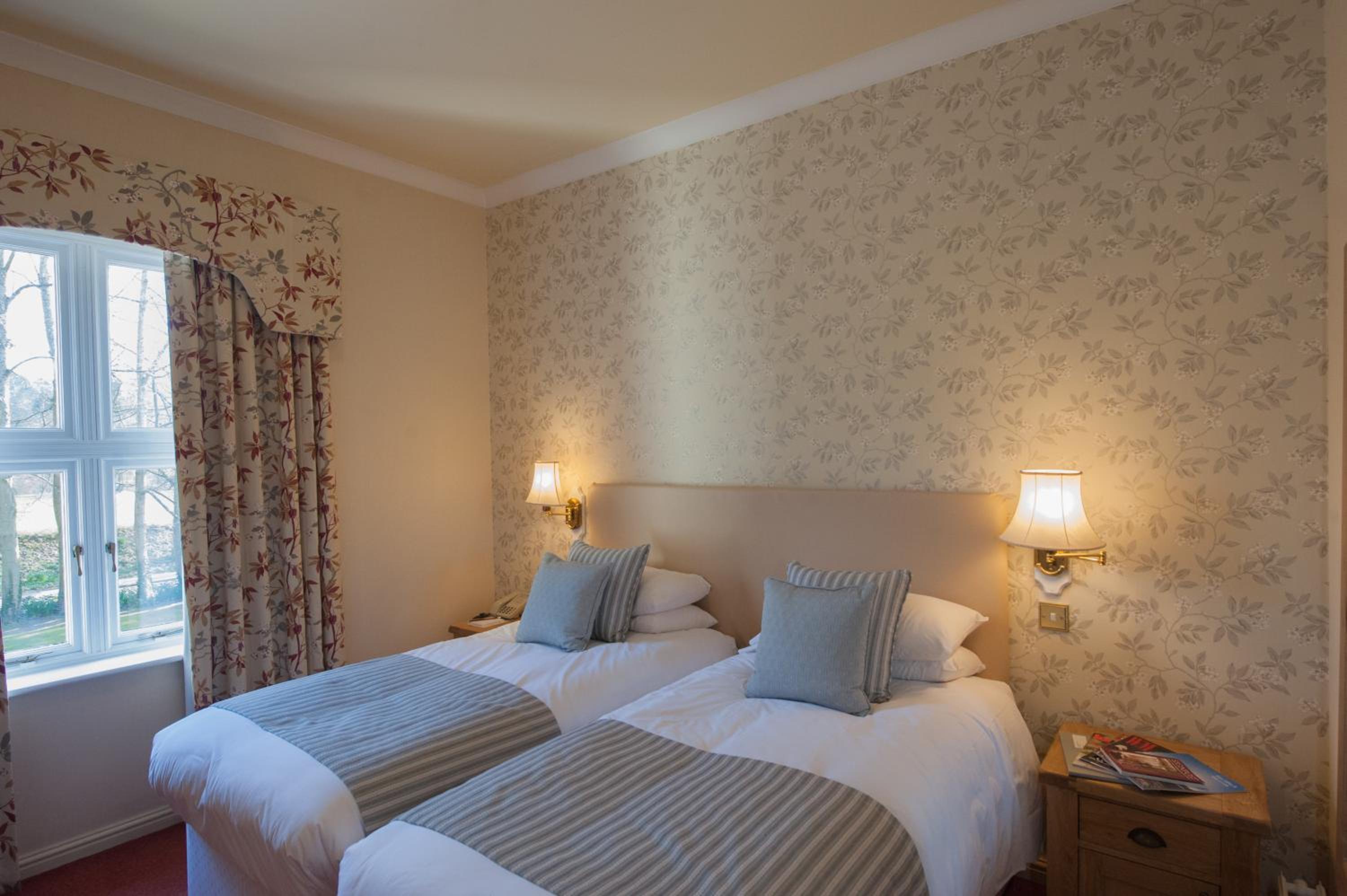 The Glen Yr Afon House Hotel 26/61