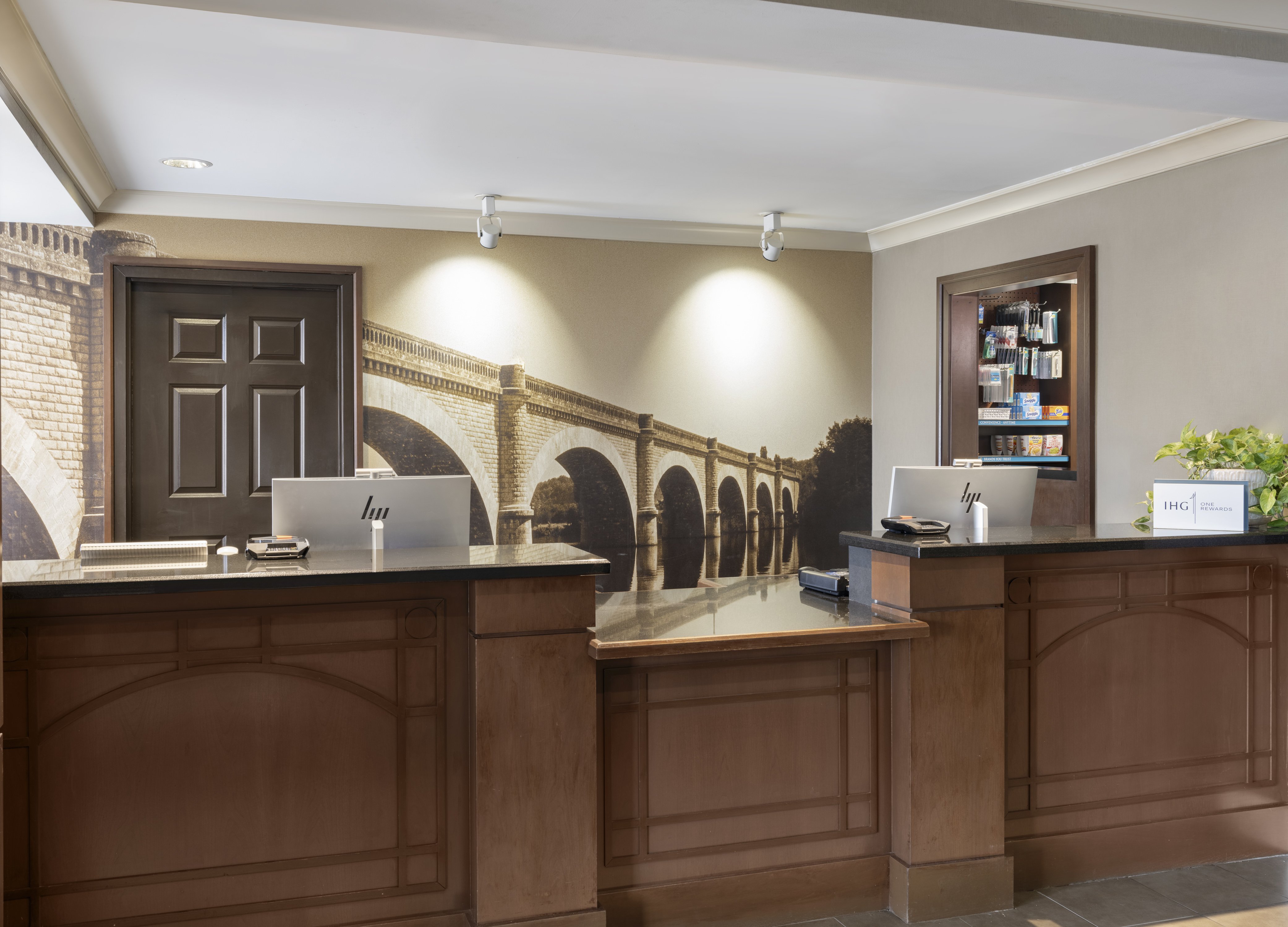 Staybridge Suites Indianapolis Airport 6/70