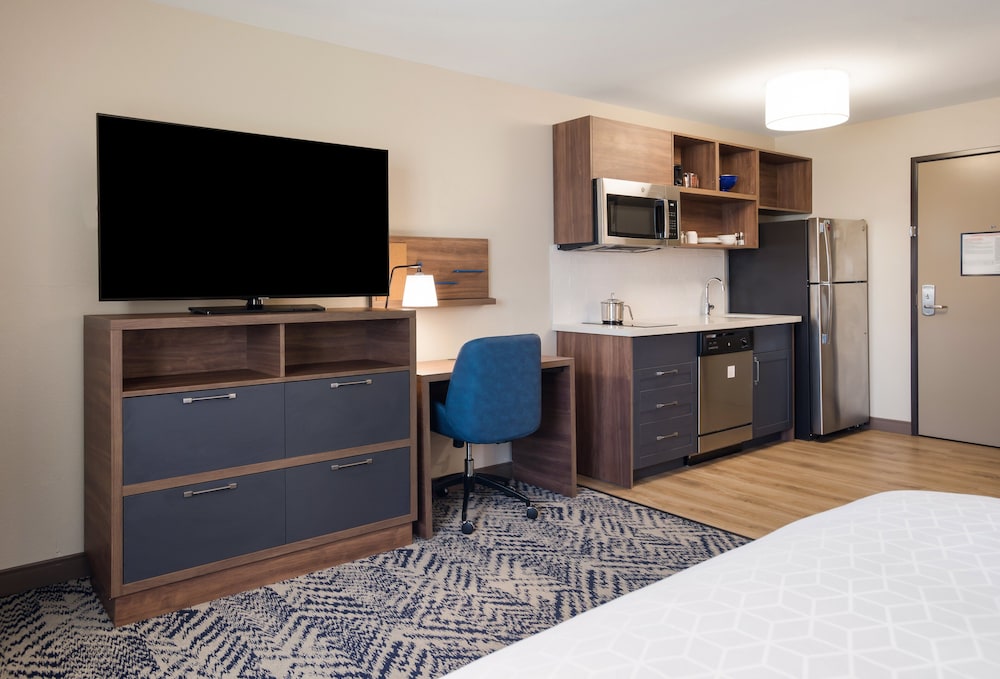 Candlewood Suites Lake Charles-Sulphur 18/30