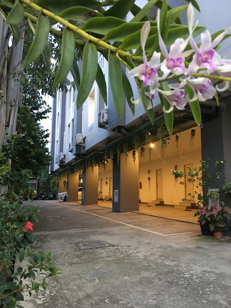 At Ease Residence Suvarnabhumi 12/67