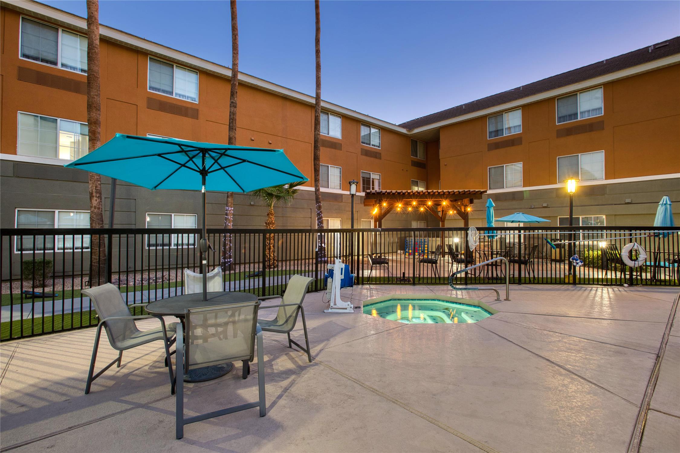 Best Western North Phoenix Hotel 38/76