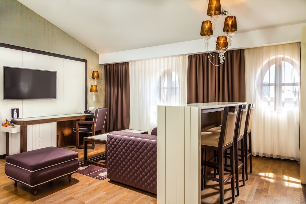 Epoque Hotel Relais Chateaux 40/52