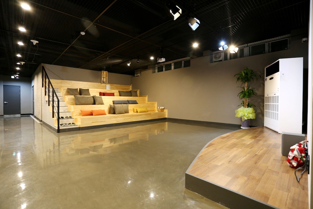 With U Hotel & Guesthouse 9/50